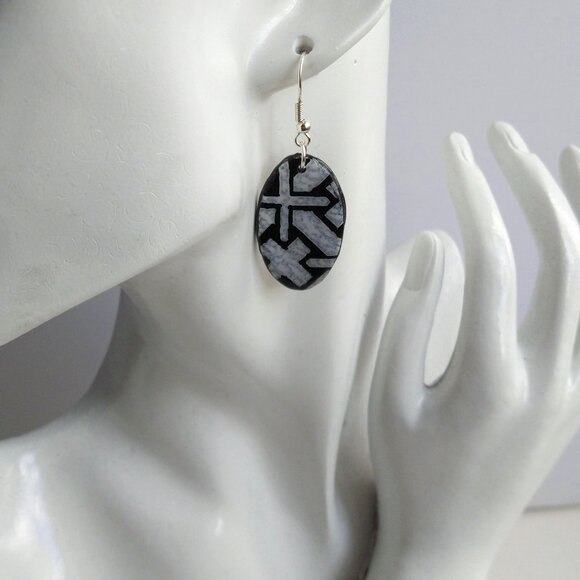 Handmade black and white polymer clay earrings. Boucles d'oreilles - Picture 2 of 5